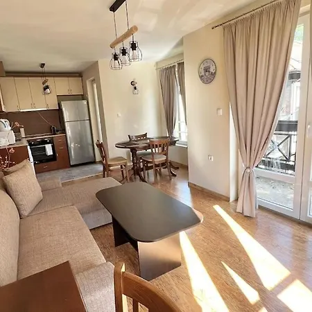 Bojurland Apartment, Apartment *