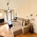 Bojurland Apartment, * 班斯科