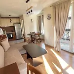 Bojurland Apartment, 公寓 *