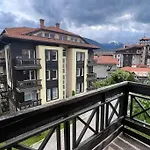 Bojurland Apartment, 公寓 班斯科