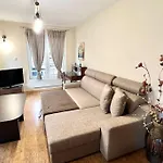 Bojurland Apartment, 公寓 班斯科