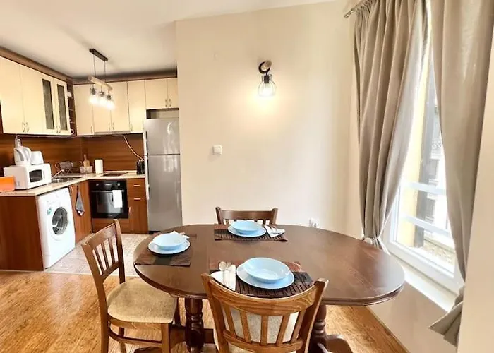 Bojurland Apartment, *